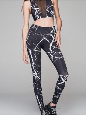 Express Body Contour Black Marble Print Active Top & High-Waist Leggings Set XL